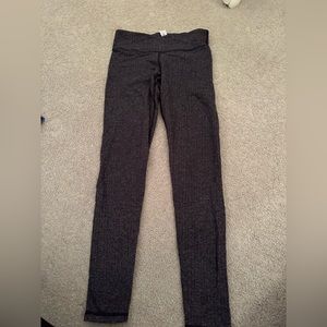 Ivivva gray black patterned leggings